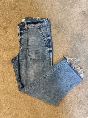 Studio Blue Light Wash Raw Hem Straight Leg Jeans Size 31